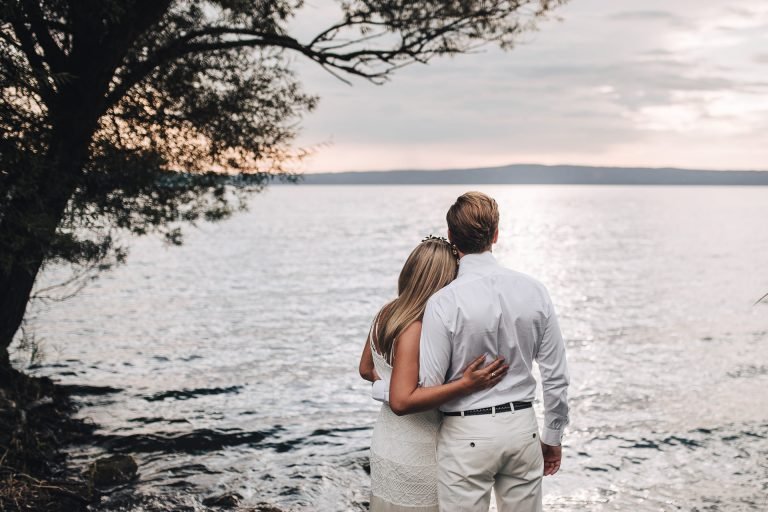 Intimate wedding in Bolsena lake