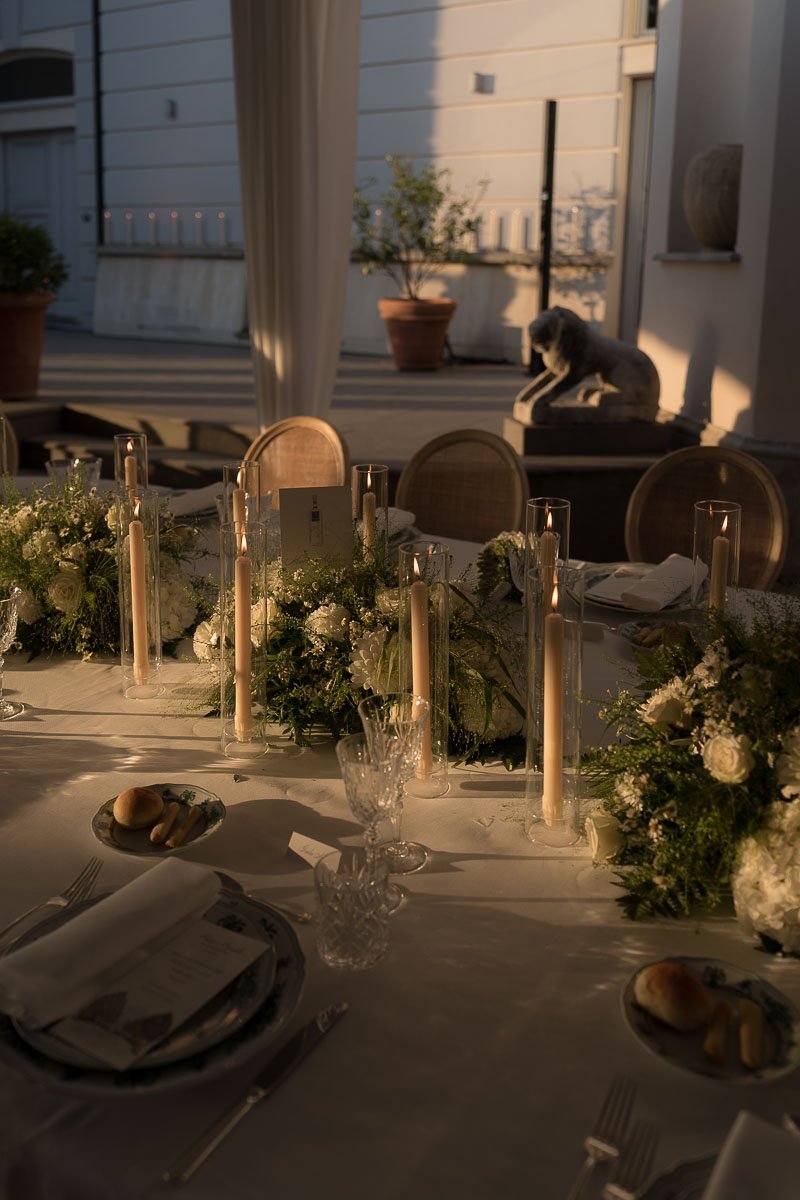 Couple portraits during golden hour – wedding day timeline for photography in Italy